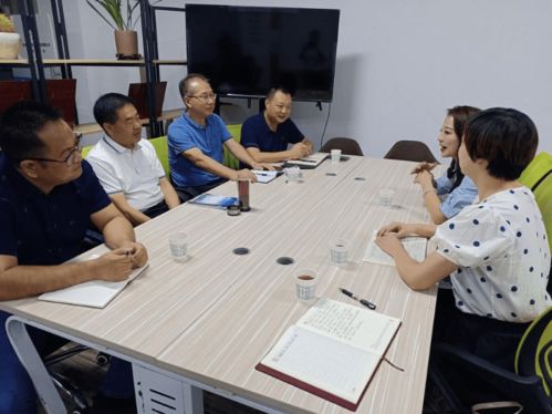 汉中职业技术学院党委书记余德华一行到陕西长鑫商务咨询服务公司走访调研